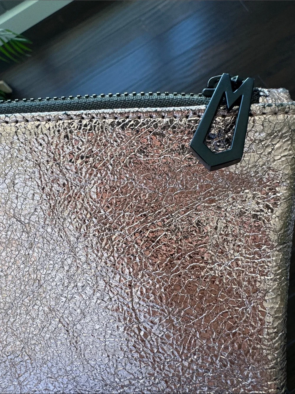 Marc Jacobs Silver Metallic Crackle Zip Pouch - Picture 4 of 4